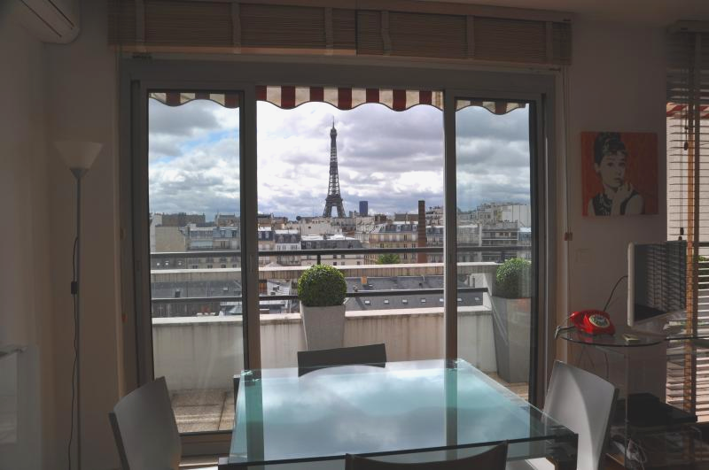 location Exceptionnel dernier étage balcon vue Tour Eiffel